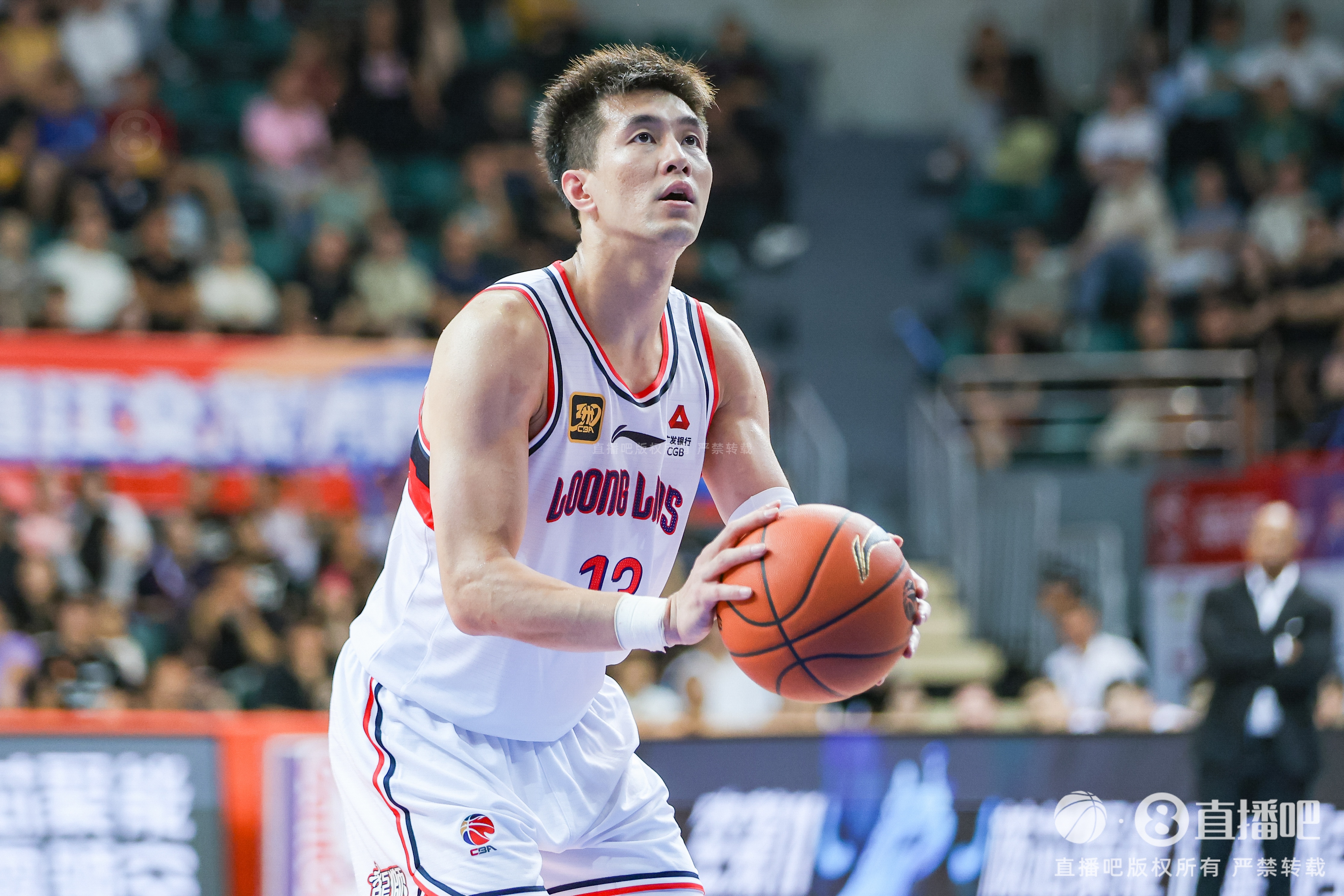 足球比分-郭艾伦&amp;家人被骗千万！记者：他是球痴容易信朋友 给坏人可乘之机